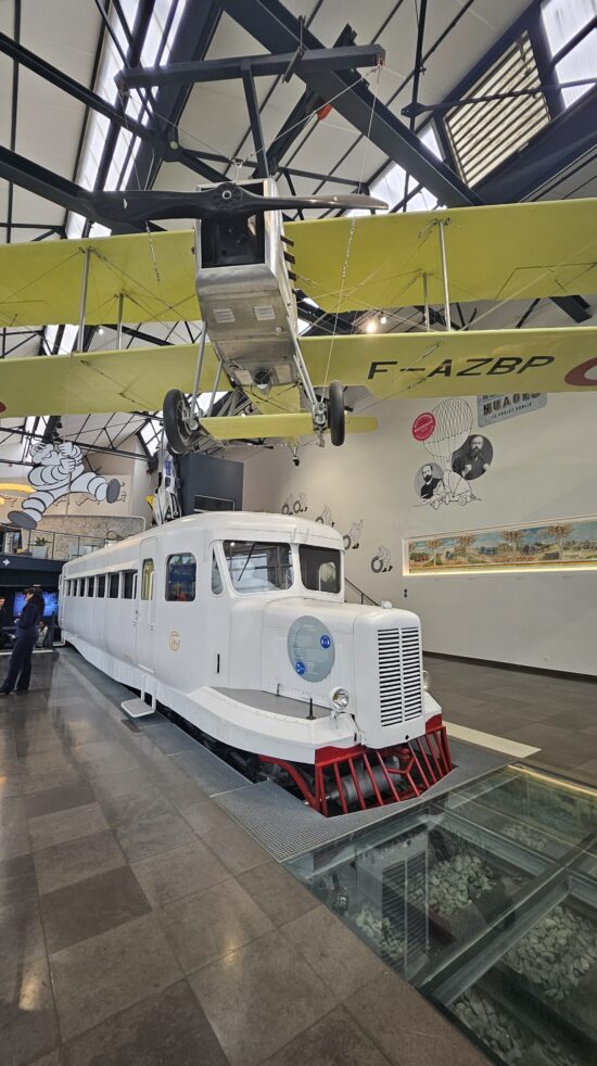 Entrée du musée L’Aventure Michelin à Clermont-Ferrand, mettant en valeur l’histoire de la célèbre marque auvergnate.