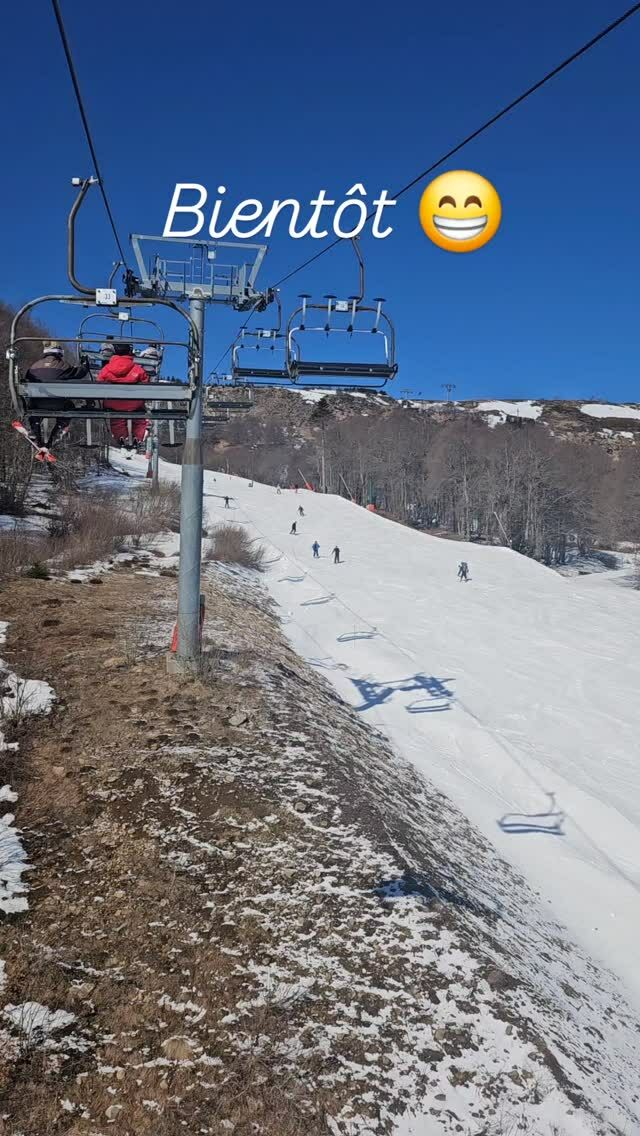 Bientôt la saison de ski à @superbesse_officiel.
La neige est déjà là, la station se prépare. 
La maison d'hôtes Datcha Anastasia  vous propose un séjour à 20 minutes des pistes dans un décor hors du temps et dans une ambiance conviviale !

Pour réserver :
➡️ Contact et réservation - Maison d’hôtes en Auvergne - Datcha Anastasia https://share.google/gos0cAS3EqfabKT6Y

#vacancesalamontagne #massifdusancy #maisondhotesdecharme #tourismeauvergne #maisonsdhotes #vacancesenfamille