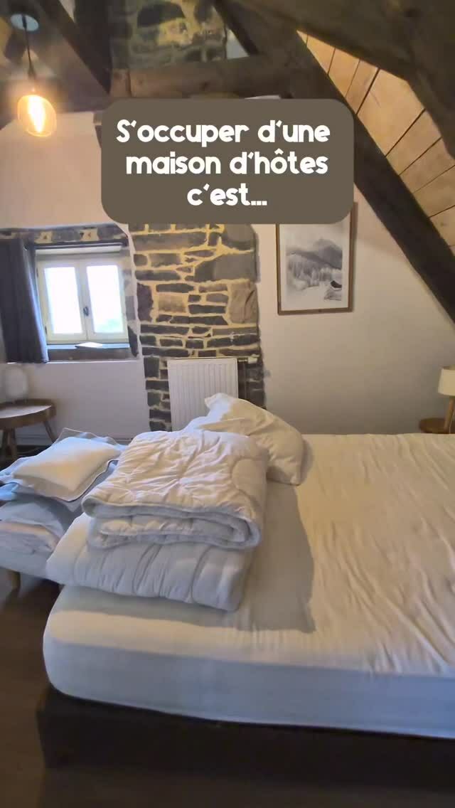 Tenir une maison d'hôtes,  c'est passer 50 % de son  temps à nettoyer et préparer les chambres. 
C'est pas le plus sympa mais c'est hyper important que tout soit propre et accueillant à votre arrivée 😁
Vérifier qu'il n'y a pas eu de souci, vider la chambre, aller chercher le linge propre (linge qui ne se nettoie pas tout seul d'ailleurs !), nettoyer partout partout, refaire les lits, monter et descendre les escaliers...
Bref, on fait tout pour que vous sentiez comme chez vous, mais chez nous 😉

➡️ Accueil - Maison d’hôtes en Auvergne - Datcha Anastasia https://share.google/kSFcThHqMY5RKRxGm

#maisondhotesdecharme #massifdusancy #maisonsdhotes #vacancesenfamille #vacancesalamontagne #ménage #datchaanastasia