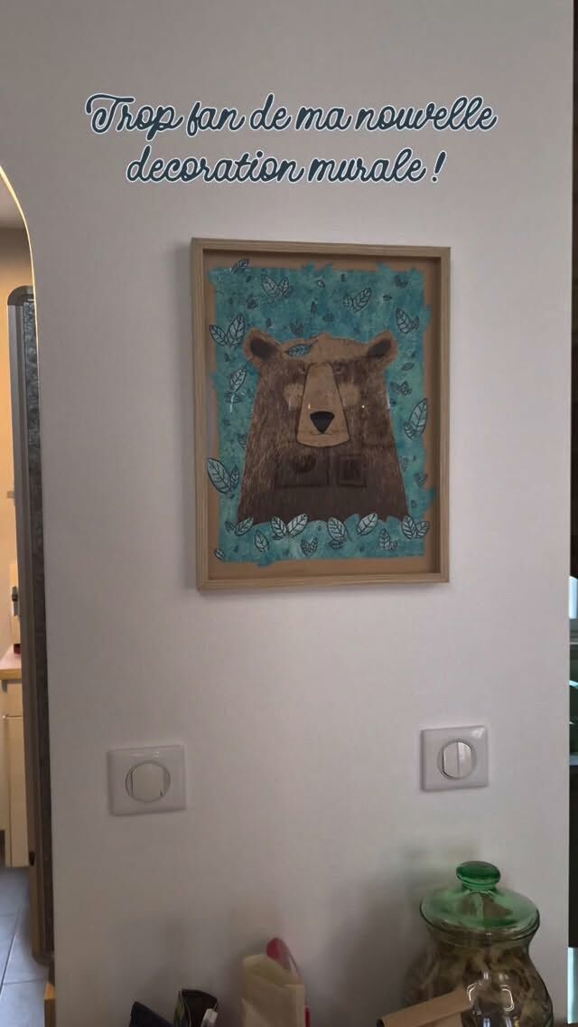 Vraiment j'adore ! Le tout vient de chez @eva_bourdier_illustratrice @marie_gravure @atelier_lesmainssales et @atelierdelhermine.linogravures 

#maisondhotesdecharme #linogravure #massifdusancy