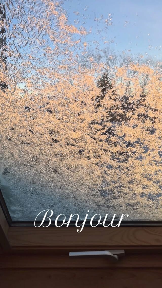 Quel bonheur ce matin ! Soleil et neige que demander de plus ?
On vous attend à @datcha_anastasia_maison_dhotes pour profiter de ce magnifique paysage !

#maisondhotesdecharme #massifdusancy #sancytourisme #maisonsdhotes