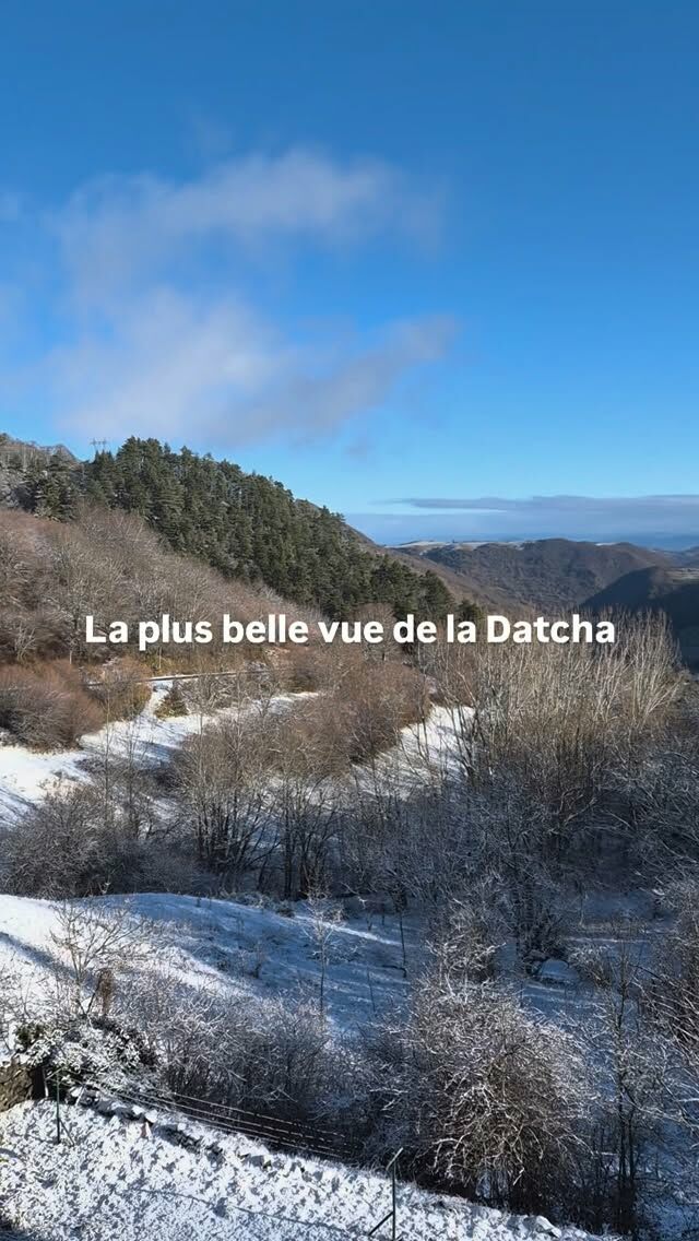 Petite fenêtre mais la plus belle vue de @datcha_anastasia_maison_dhotes .