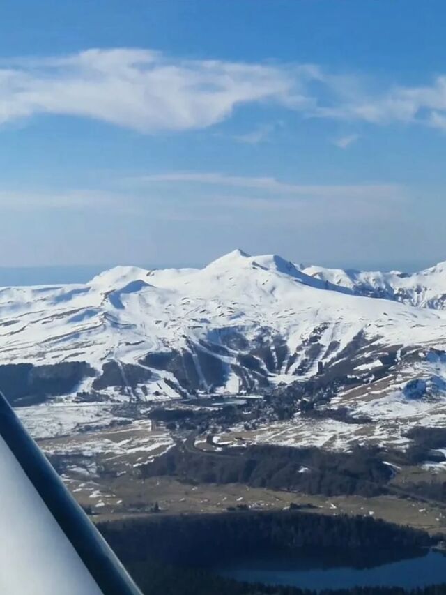 Quand nos hôtes nous envoient des images du @massifdusancy qu'ils ont eu la chance de survoler 🥰 
Magnifique 🤩

#massifdusancy
#maisondhôtes #maisondhote #neige