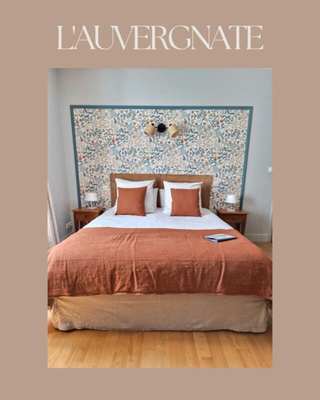 Un petit avant/après pour la chambre Auvergnate, j'avais envie de couleurs !
Parfois il suffit de peu de choses pour tout changer 😊 
N'hésitez pas à me dire si cette nouvelle ambiance vous plaît 🥰

#maisondhotesdecharme #decohome #déco #massifdusancy #randonnée
