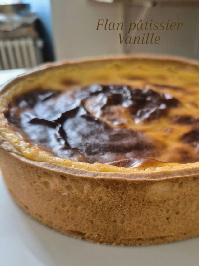 Pas de table d'hôtes en ce moment, j'en profite pour tester des recettes.
Comme j'ai de belles gousses de vanille et comme monsieur adore le flan pâtissier, j'ai décidé de faire un flan pâtissier à la vanille, sur une base de pâte sucrée 😋
@elisa_patisseries valide, donc tout va bien 😁

#maisondhotesdecharme #tabledhotes #patisserie #flanpatissier #massifdusancy