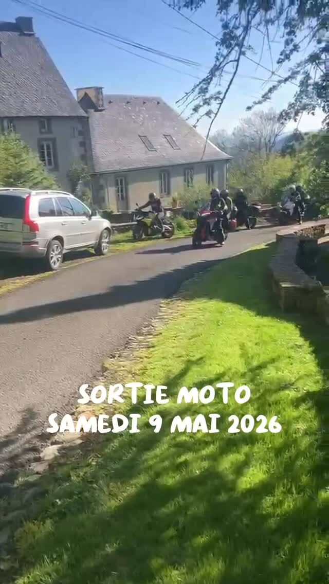 On a fait un feat avec Florent @auboutduvillage @relaismotards_officiel 😅
🏍 Une cinquantaine de motards réunis pour la journée du 9 mai, grande balade du Cézalier au Sancy ! 
⛰️ Découverte des paysages, pause au café de Brion et déjeuner à l'auberge du bougnat où nous avons été chaleureusement accueillis.
La journée s'est terminée chez Flo autour d'un bon repas, avec les andouillettes de la boucherie La pièce du boucher, une bonne ratatouille maison, du fromage d'ici et la pompe aux pommes de @boulangerie_florian_mestas 
Sans oublier l'animation musicale ! 
Les dieux de la météo étaient avec nous, on ne pouvait pas rêver mieux ☀️
Merci Florent pour toute cette journée, à refaire !

#massifdusancy #maisondhotesdecharme #roadtripmoto #moto