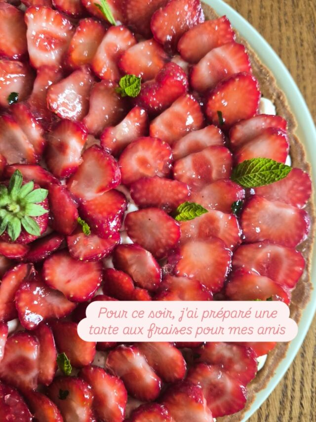 Et oui,  même en vacances sans table d'hôtes je cuisine. Ce soir nous sommes invités chez des amis et j'avais envie de tester une tarte aux fraises🍓 avec une touche de menthe, association que j'adore 😋
Il me manquait un peu de matériel et le fond de tarte s'est révélé fragile mais le tout devrait fonctionner ! Je vous dirai ça après 😉 Et si cest bon, je la referai pour les hôtes de passage à la Datcha Anastasia !

#maisondhotesdecharme #patisserie #gourmandise #tabledhotes #massifdusancy